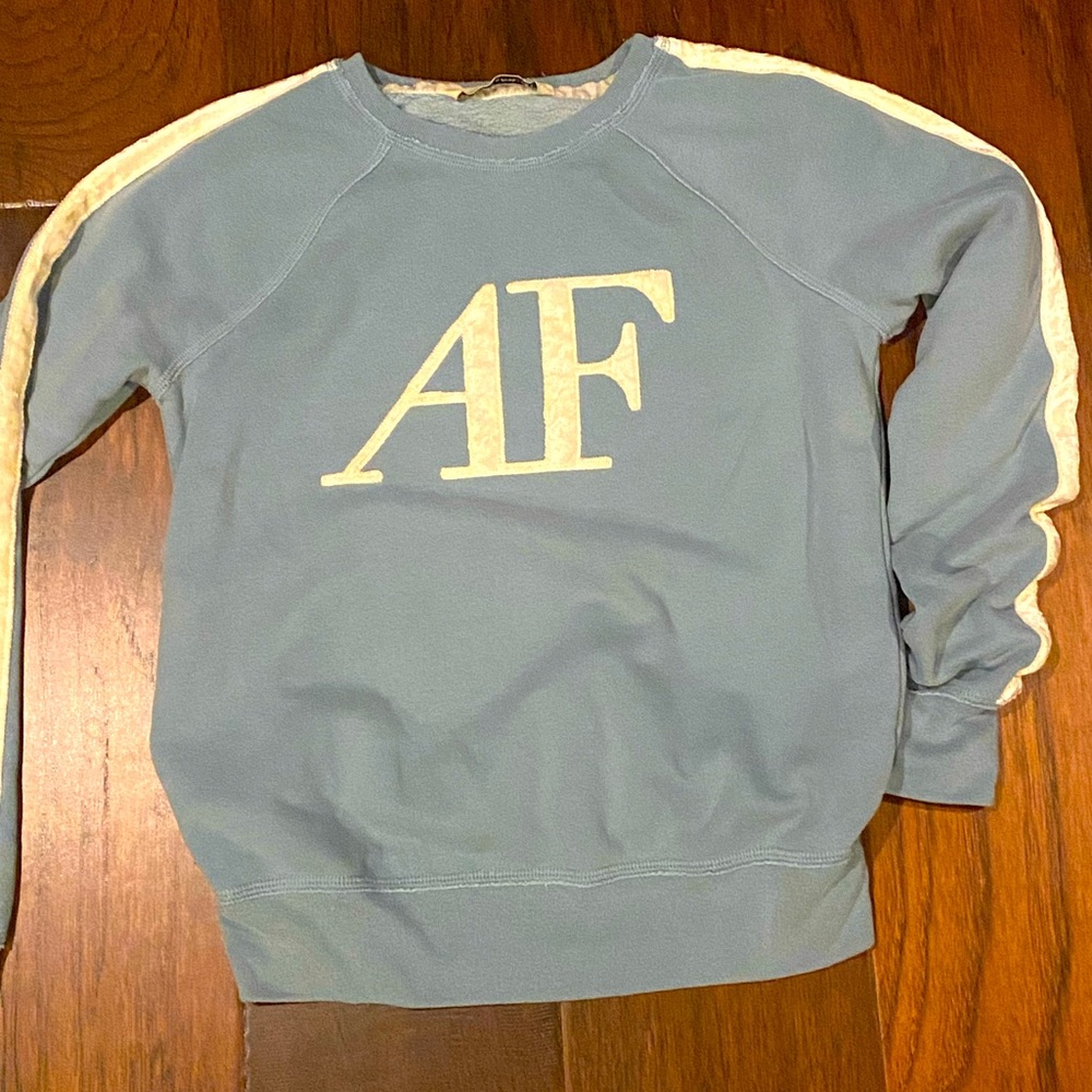 Abercrombie & Fitch Crewneck Blue Velvet Logo Sweatshirt Small
